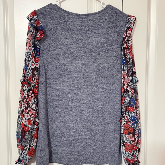 SHEIN Gray Top with Floral Sleeves - Picture 4 of 4